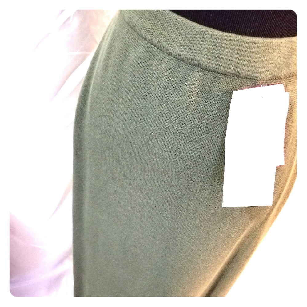 NWT DESIGNERS ORIGINALS OLIVE SKIRT